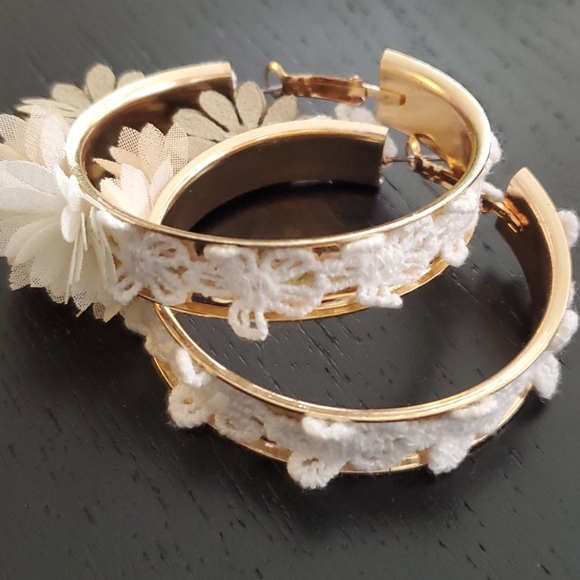 🆕️ Floral Hoop Earrings - Picture 3 of 7